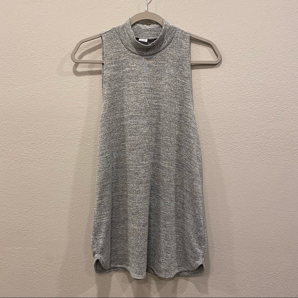 Gap Gray Mock Neck Sleeveless Top